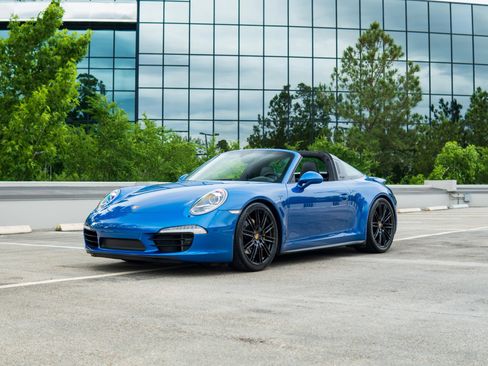 Used 2015 Porsche 911 Targa 4S w/ Sport Chrono Package AWD/4WD image 16