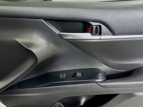 Used 2020 Toyota Camry SE image 30