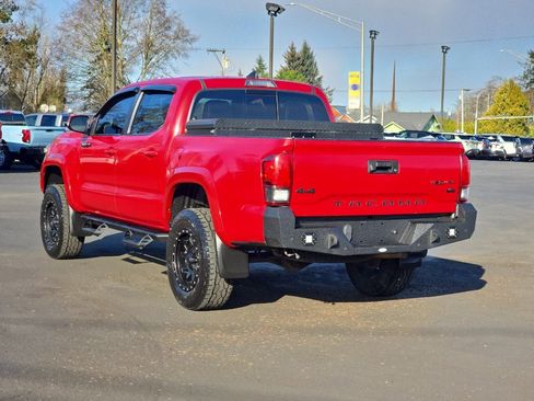 Used 2019 Toyota Tacoma TRD Sport image 4