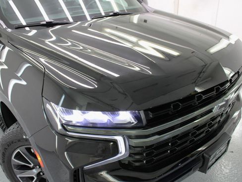 Used 2021 Chevrolet Suburban Z71 w/ Z71 Signature Package image 18