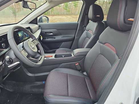 New 2026 Nissan Kicks SR w/ SR Premium Package image 4