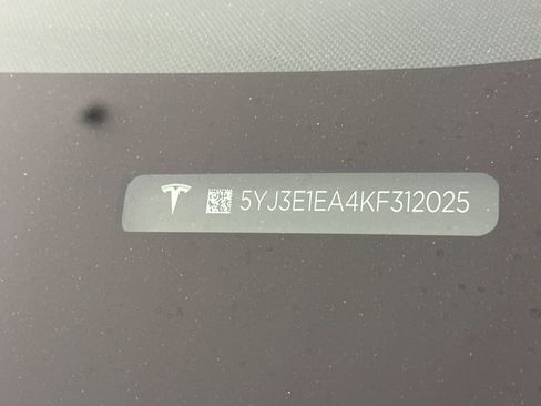 Used 2019 Tesla Model 3 Standard Range Plus image 19