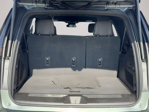Used 2023 Chevrolet Suburban Premier image 20