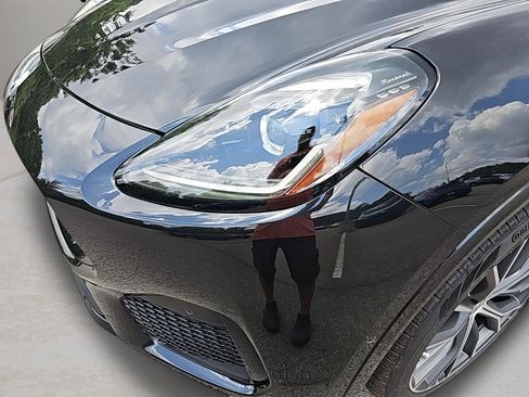 New 2024 Maserati Grecale Modena image 9