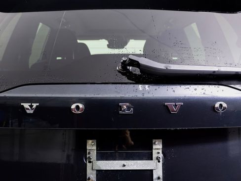 Used 2021 Volvo XC90 T6 Momentum w/ Climate Package image 16