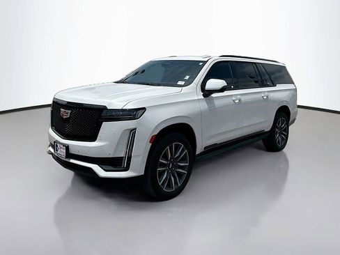 Used 2023 Cadillac Escalade ESV Sport Platinum w/ Heavy-Duty Trailer Package AWD/4WD image 3