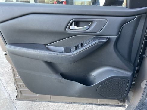 Certified 2024 Nissan Rogue SV image 9