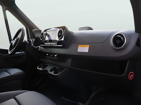 New 2025 Mercedes-Benz Sprinter 2500 image 9