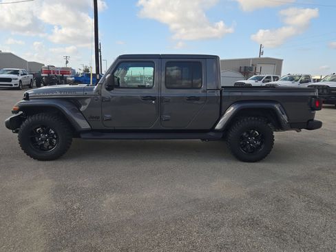 Used 2025 Jeep Gladiator Sport AWD/4WD image 6