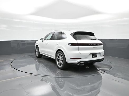 New 2025 Porsche Cayenne image 3