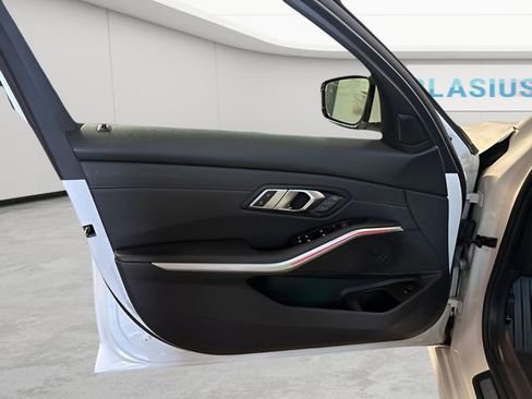 Used 2020 BMW 330i xDrive Sedan w/ Convenience Package image 23