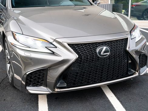 Used 2018 Lexus LS 500 F Sport w/ Accessory Package (Z2) RWD image 5