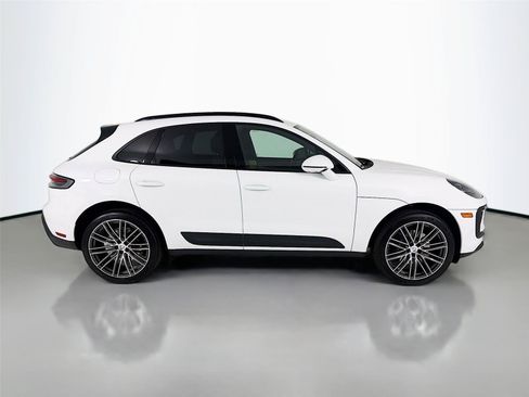 Certified 2026 Porsche Macan AWD/4WD image 29