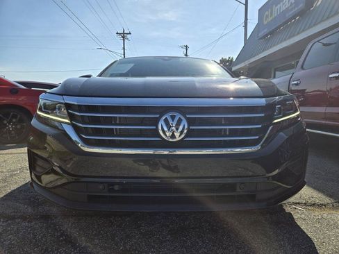 Used 2020 Volkswagen Passat 2.0T SEL FWD image 3