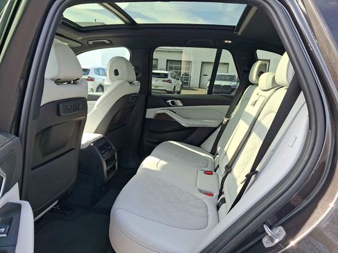 Used 2023 BMW X5 xDrive40i w/ Premium Package image 9