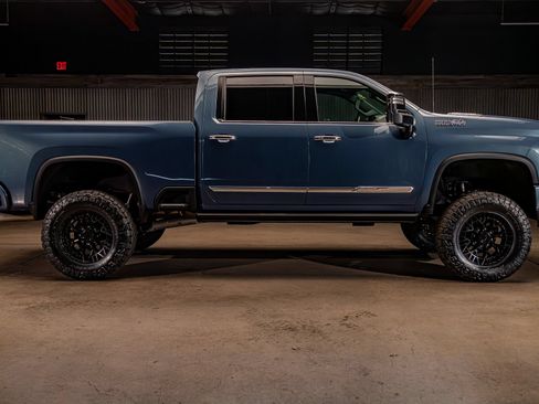 Used 2024 Chevrolet Silverado 2500 High Country AWD/4WD image 11