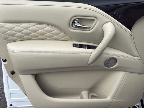 Used 2023 INFINITI QX80 Sensory w/ All-Season Package image 9