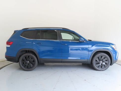 New 2025 Volkswagen Atlas SE FWD image 2