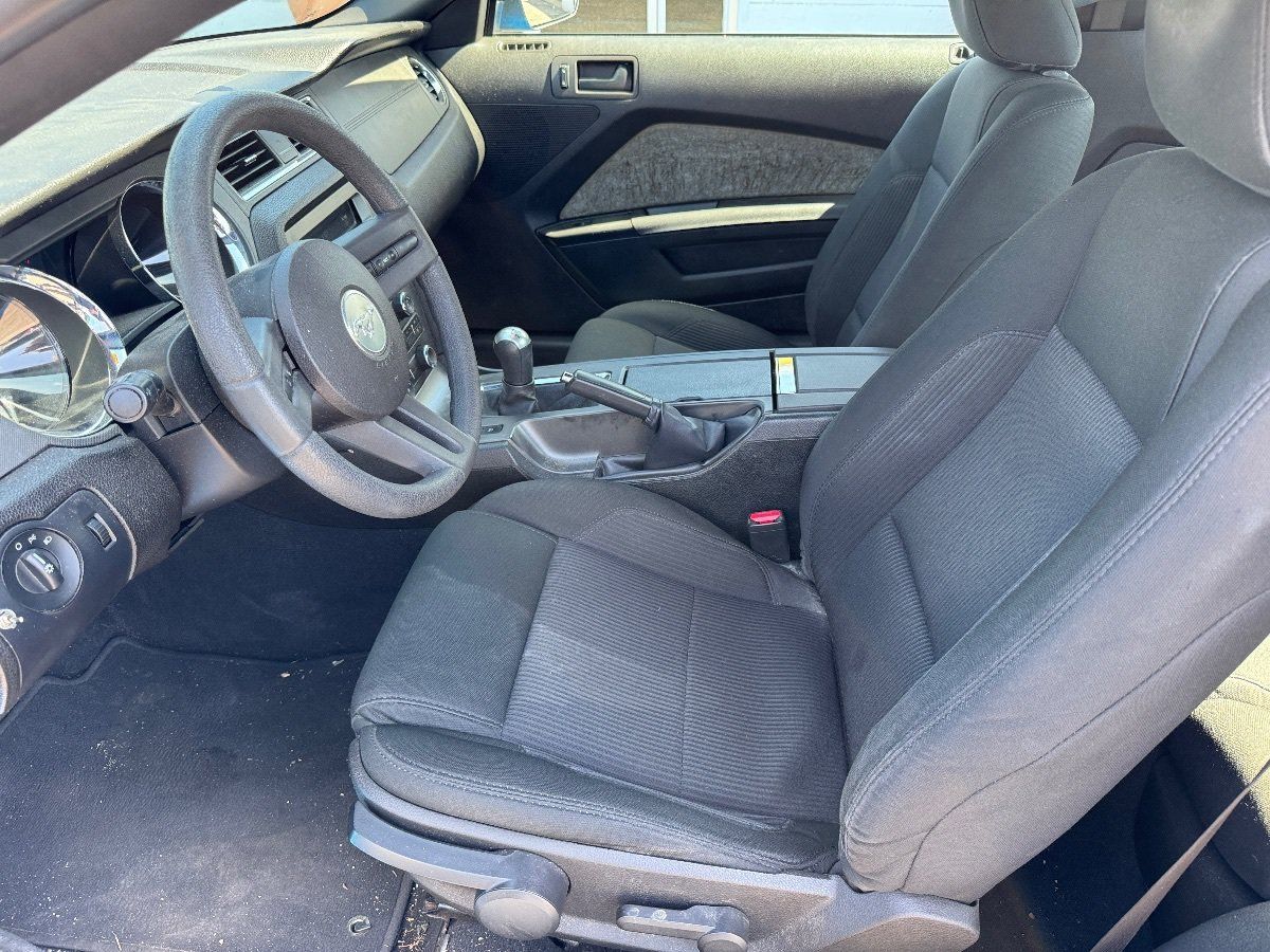 Used 2010 Ford Mustang Coupe RWD image 14