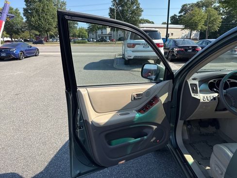 Used 2005 Toyota Highlander Limited image 6