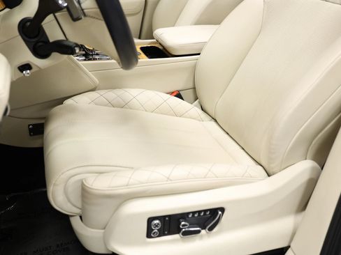 Used 2017 Bentley Bentayga AWD/4WD image 23