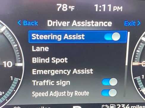 Used 2024 Mitsubishi Outlander 4WD Plug-In Hybrid image 16