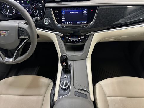 Used 2023 Cadillac XT6 Premium Luxury w/ Technology Package AWD/4WD image 22