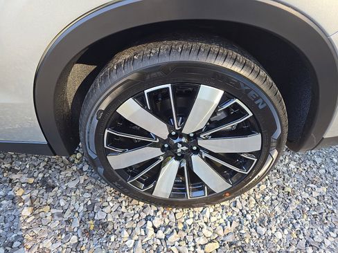 New 2025 Mitsubishi Outlander SE image 28