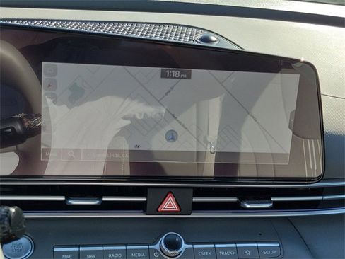 Used 2024 Hyundai Elantra SEL w/ Convenience Package image 9