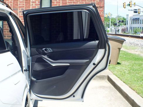 Used 2024 BMW X7 xDrive40i w/ M Sport Package AWD/4WD image 52