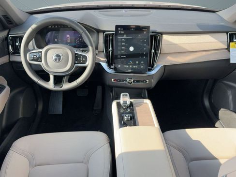 New 2026 Volvo XC90 B6 Plus w/ Protection Package Premier AWD/4WD image 15