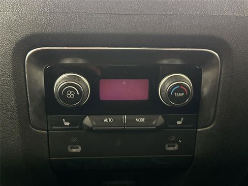 Used 2022 Chevrolet Tahoe LT w/ Luxury Package RWD image 36