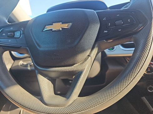 Used 2025 Chevrolet Trax LT FWD image 16