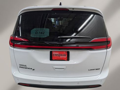 Used 2025 Chrysler Pacifica Limited image 26