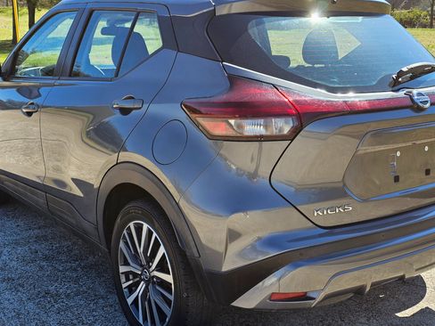 Used 2021 Nissan Kicks SV image 12