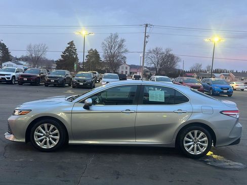 Used 2018 Toyota Camry LE image 17