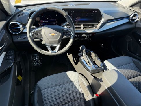 Used 2025 Chevrolet Trax LT w/ Driver Confidence Package image 15