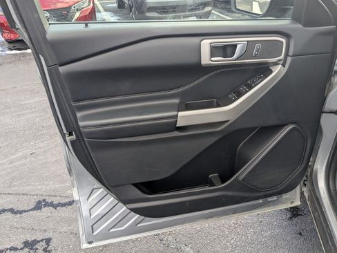 Used 2022 Ford Explorer XLT w/ Equipment Group 202A image 14