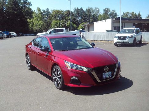 Used 2022 Nissan Altima 2.5 SR AWD/4WD image 7