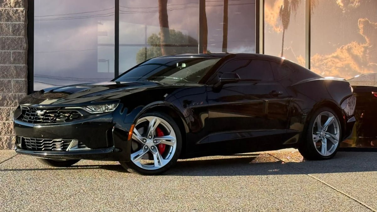 Used 2021 Chevrolet Camaro LT w/ RS Package RWD image 3