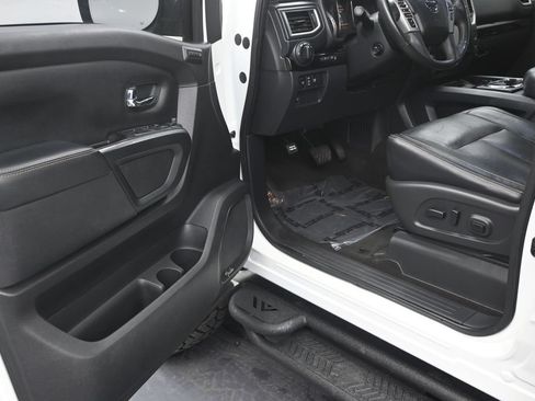Used 2019 Nissan Titan SL w/ Midnight Edition AWD/4WD image 10