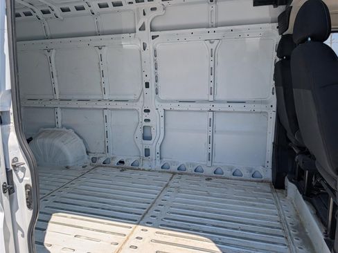 Used 2024 RAM ProMaster 2500 w/ Convenience Group FWD image 11