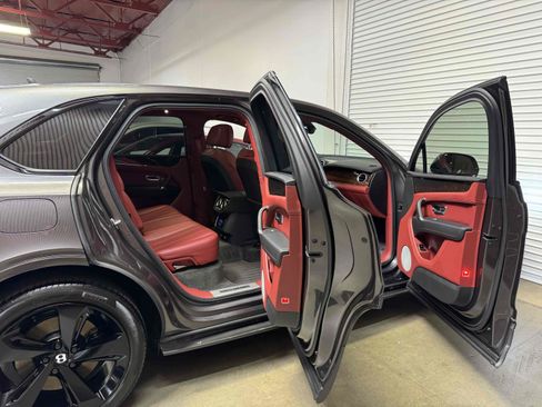 Used 2018 Bentley Bentayga AWD/4WD image 39