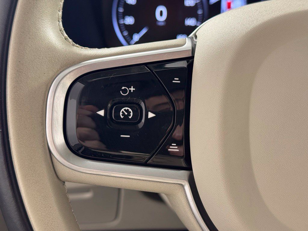Used 2022 Volvo XC90 T6 Momentum w/ Advanced Package AWD/4WD image 31