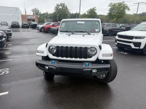 Used 2024 Jeep Wrangler Unlimited w/ Convenience Group AWD/4WD image 6