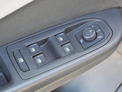 Certified 2022 Volkswagen Taos SE image 19