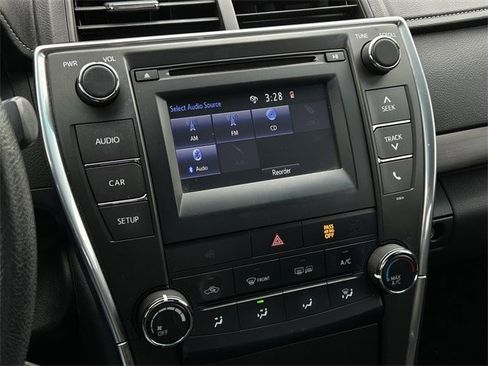 Used 2017 Toyota Camry image 20