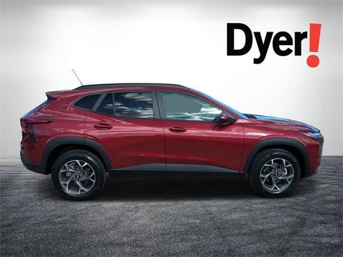 Certified 2024 Chevrolet Trax LT w/ Driver Confidence Package image 2