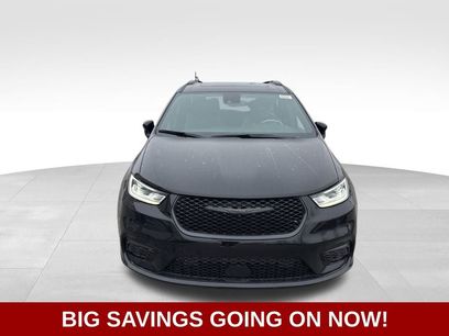 New 2026 Chrysler Pacifica Limited w/ S Appearance Package