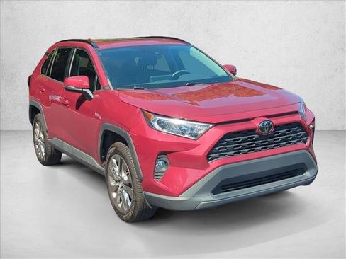 Used 2019 Toyota RAV4 XLE Premium w/ Cold Weather Package FWD image 3